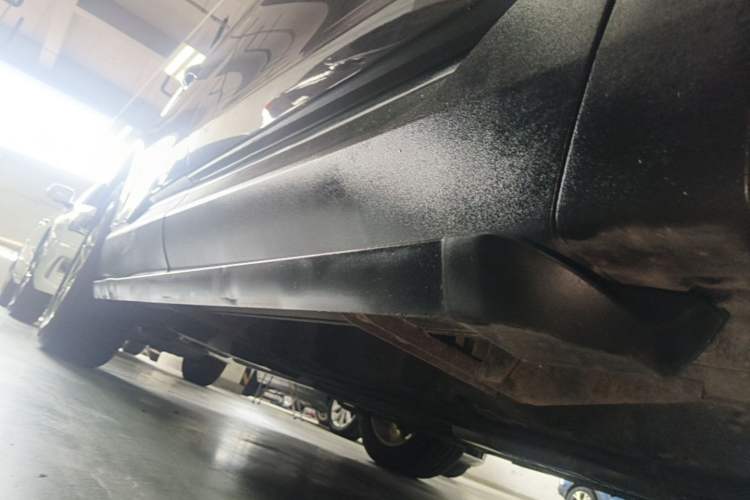 Used Ford Edge 2016 EcoBoost 245 Two-Wheel-Drive Titanium 7-Seater Right Side Sill