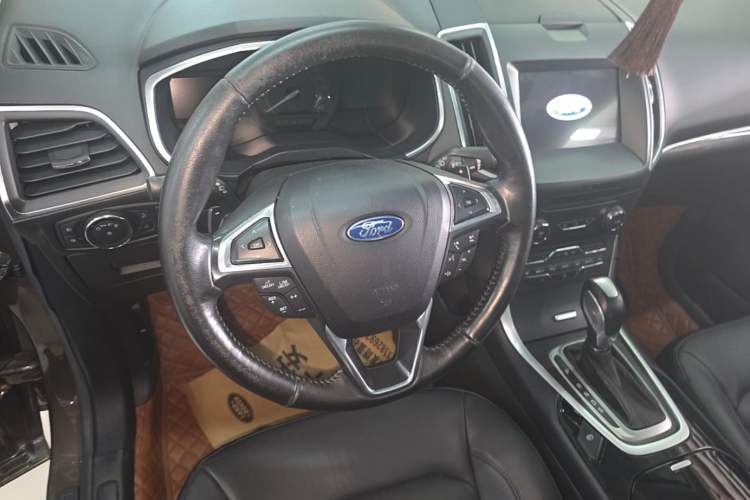 Used Ford Edge 2016 EcoBoost 245 Four-Wheel Drive Titanium Edition 7-Seater Steering Wheel