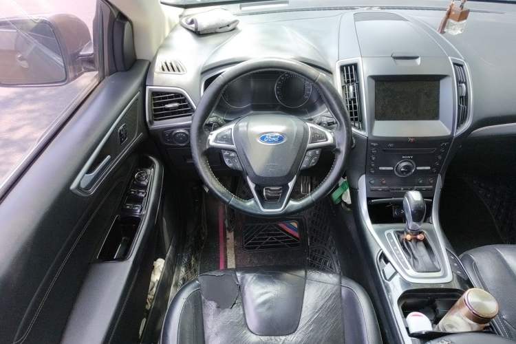 Used Ford Edge 2016 EcoBoost 245 Four-Wheel Drive Titanium 7-Seater Steering Wheel