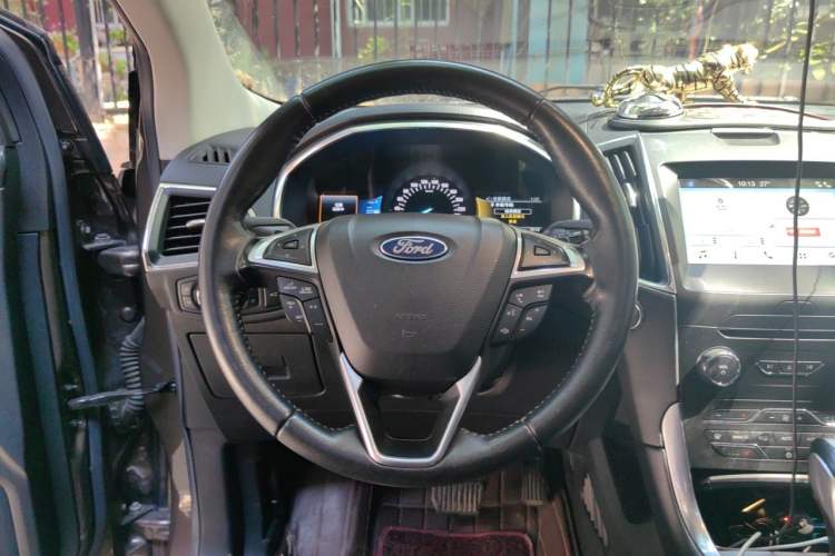 Used Ford Edge 2016 EcoBoost 245 Two-Wheel-Drive Titanium 7-Seater Steering Wheel
