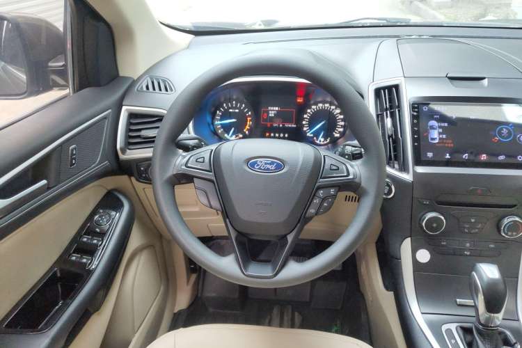Used Ford Edge 2016 EcoBoost 245 Two-Wheel-Drive Titanium 5-Seater Steering Wheel