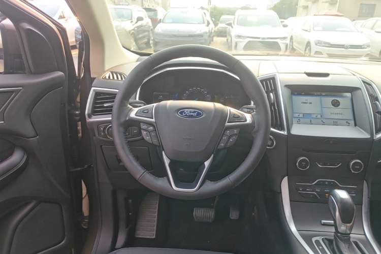 Used Ford Edge 2016 EcoBoost 245 Two-Wheel-Drive Titanium 7-Seater Steering Wheel
