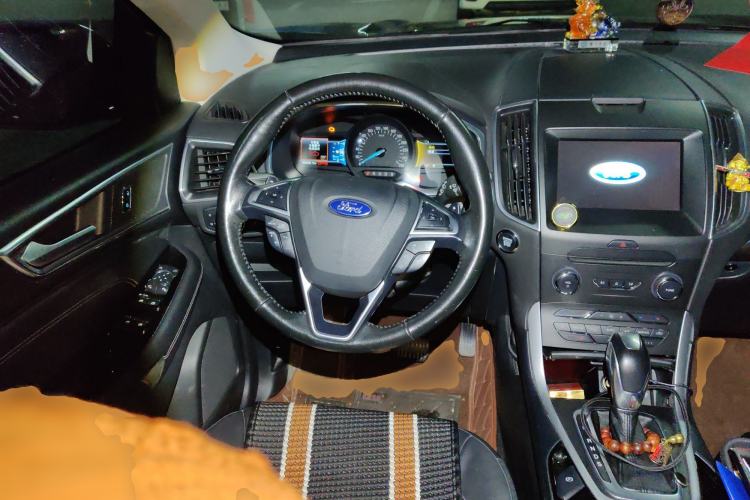 Used Ford Edge 2016 EcoBoost 245 Two-Wheel-Drive Titanium 7-Seater Steering Wheel