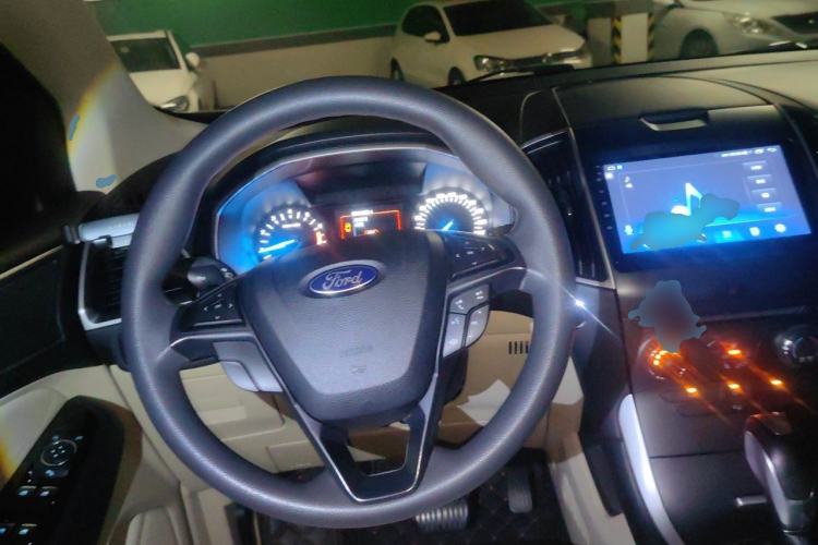 Used Ford Edge 2016 EcoBoost 245 Two-Wheel-Drive Titanium 5-Seater Steering Wheel