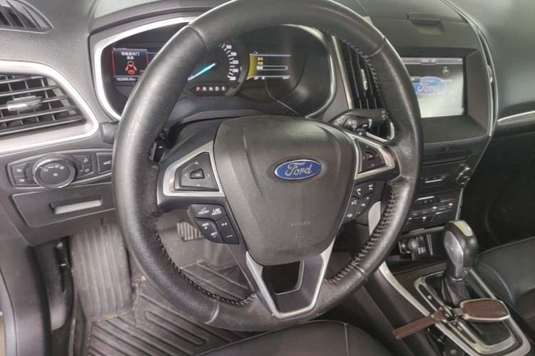 Used Ford Edge 2016 EcoBoost 245 Four-Wheel Drive Titanium Edition 7-Seater Steering Wheel