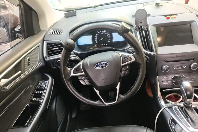 Used Ford Edge 2016 EcoBoost 245 Two-Wheel-Drive Titanium 7-Seater Steering Wheel