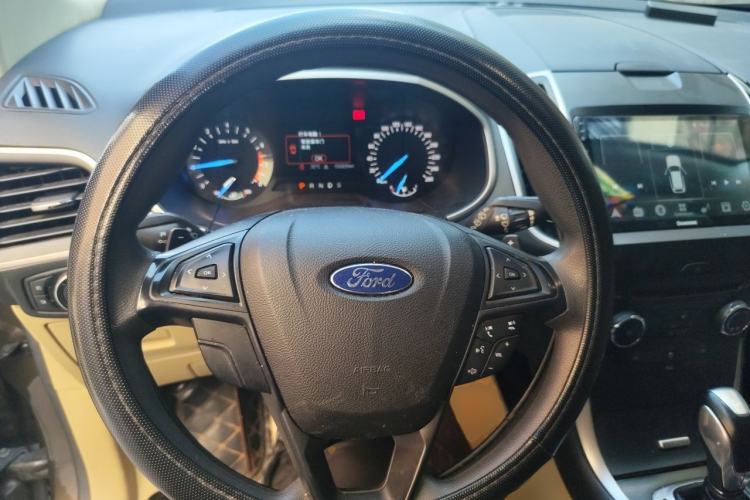 Used Ford Edge 2016 EcoBoost 245 Two-Wheel-Drive Titanium 5-Seater Steering Wheel