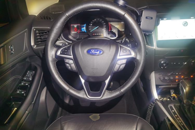 Used Ford Edge 2016 EcoBoost 245 Two-Wheel-Drive Titanium 7-Seater Steering Wheel
