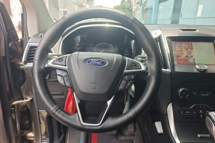 Used Ford Edge 2016 EcoBoost 245 Four-Wheel Drive Titanium Edition 7-Seater Steering Wheel