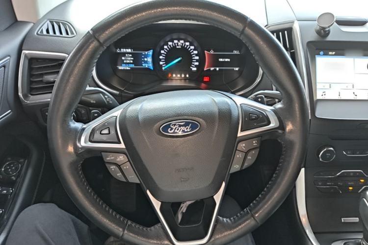 Used Ford Edge 2016 EcoBoost 245 Two-Wheel-Drive Titanium 7-Seater Steering Wheel