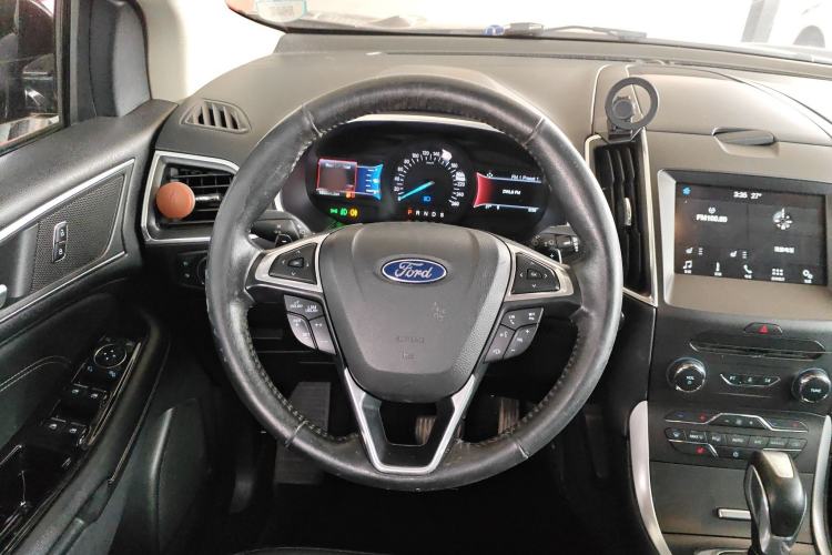 Used Ford Edge 2016 EcoBoost 245 Two-Wheel-Drive Titanium 7-Seater Steering Wheel