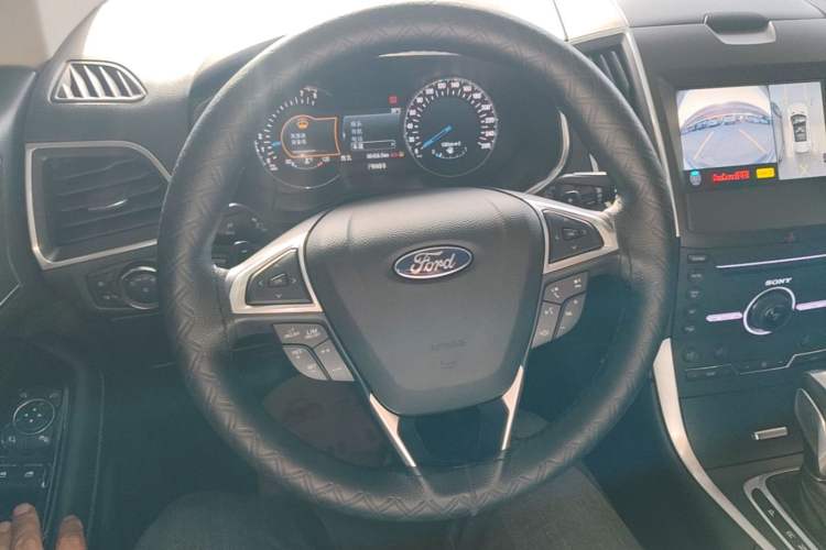 Used Ford Edge 2016 EcoBoost 245 Four-Wheel Drive Titanium 7-Seater Steering Wheel