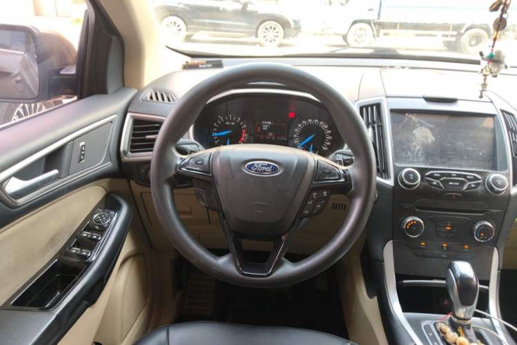 Used Ford Edge 2016 EcoBoost 245 Two-Wheel-Drive Titanium 5-Seater Steering Wheel