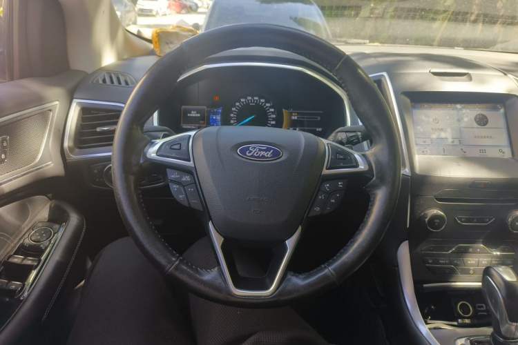 Used Ford Edge 2016 EcoBoost 245 Two-Wheel-Drive Titanium 7-Seater Steering Wheel