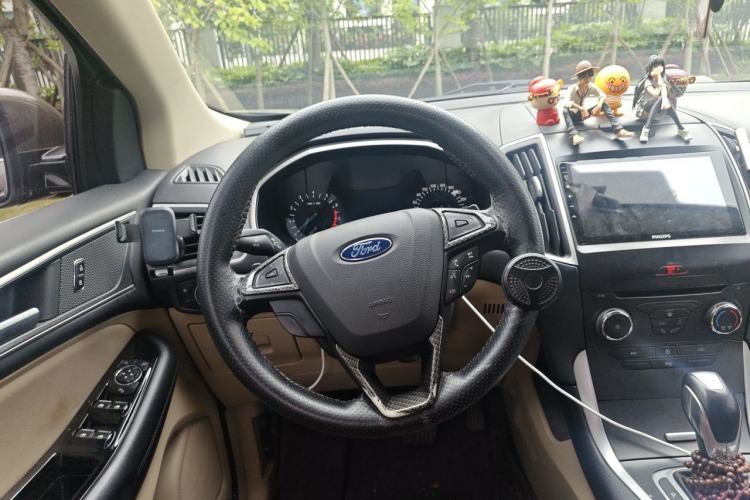 Used Ford Edge 2016 EcoBoost 245 Two-Wheel-Drive Titanium 5-Seater Steering Wheel