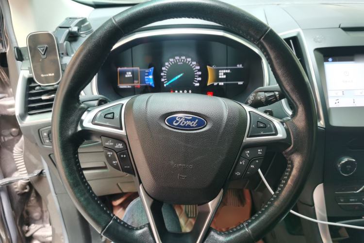 Used Ford Edge 2016 EcoBoost 245 Two-Wheel-Drive Titanium 7-Seater Steering Wheel