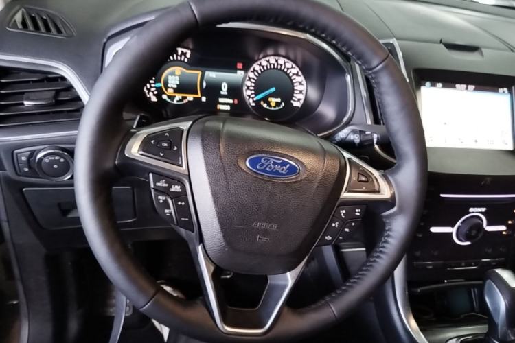 Used Ford Edge 2016 EcoBoost 245 Four-Wheel Drive Titanium 7-Seater Steering Wheel