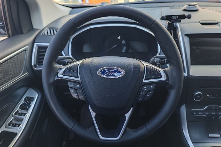 Used Ford Edge 2016 EcoBoost 245 Two-Wheel-Drive Titanium 7-Seater Steering Wheel