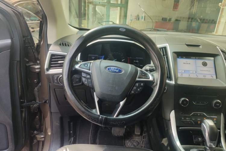 Used Ford Edge 2016 EcoBoost 245 Two-Wheel-Drive Titanium 7-Seater Steering Wheel