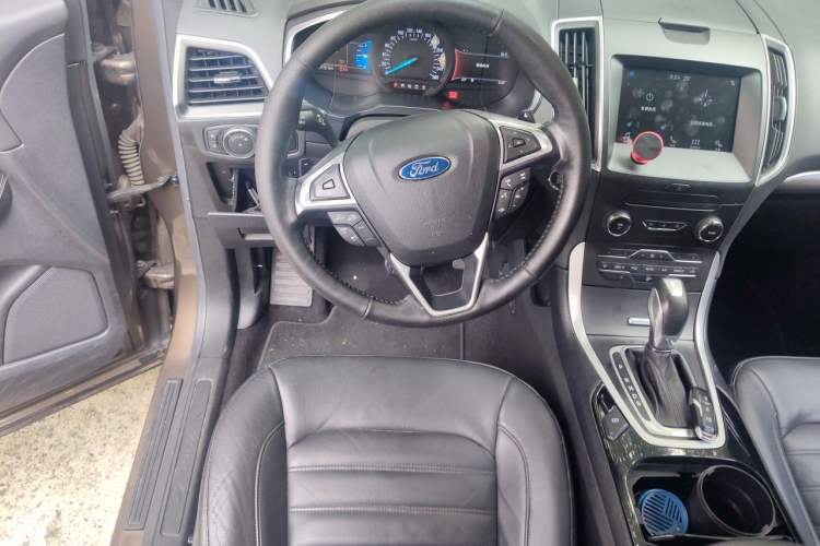 Used Ford Edge 2016 EcoBoost 245 Two-Wheel-Drive Titanium 7-Seater Steering Wheel