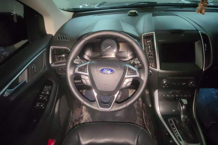 Used Ford Edge 2016 EcoBoost 245 Two-Wheel-Drive Titanium 7-Seater Steering Wheel