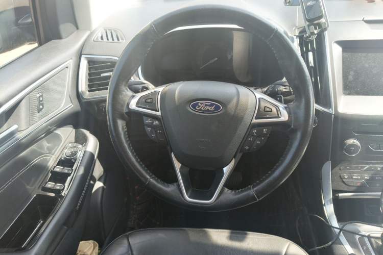 Used Ford Edge 2016 EcoBoost 245 Four-Wheel Drive Titanium Edition 7-Seater Steering Wheel