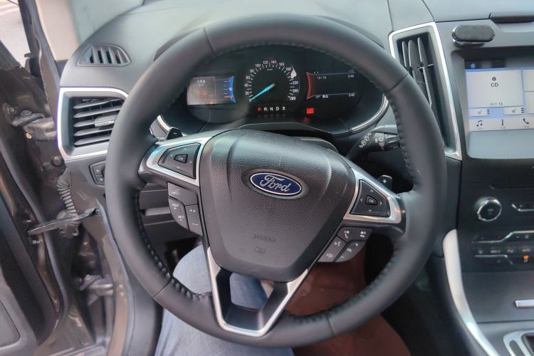 Used Ford Edge 2016 EcoBoost 245 Two-Wheel-Drive Titanium 7-Seater Steering Wheel