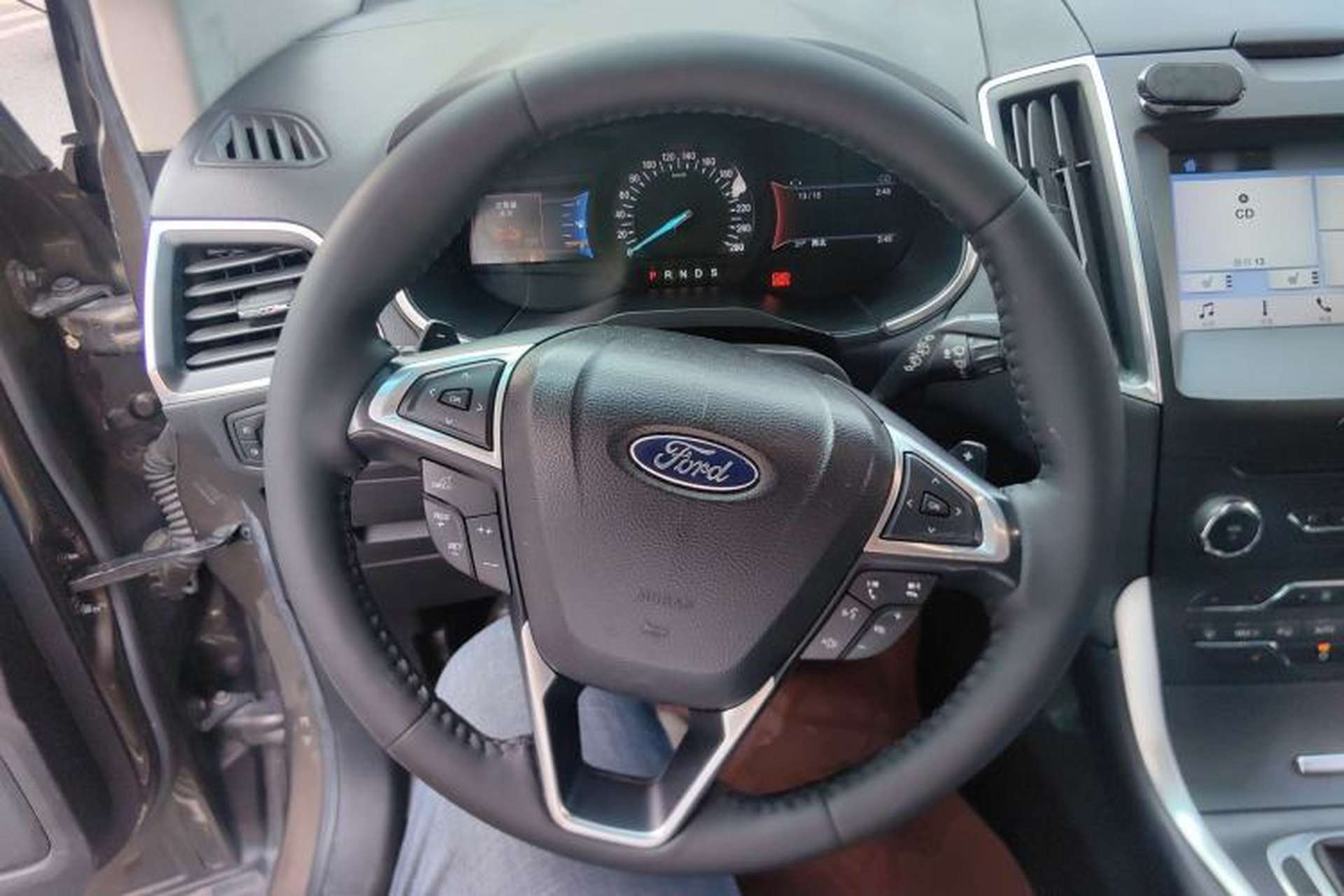 Used Ford Edge 2016 EcoBoost 245 Two-Wheel-Drive Titanium 7-Seater Steering Wheel
