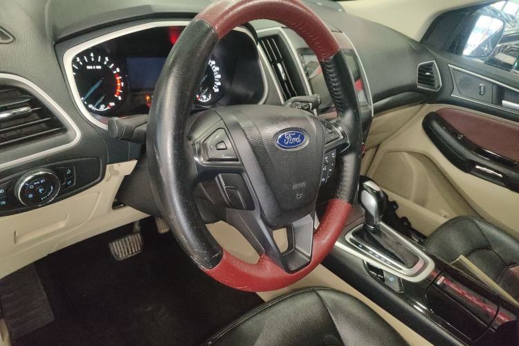 Used Ford Edge 2016 EcoBoost 245 Two-Wheel-Drive Titanium 5-Seater Steering Wheel