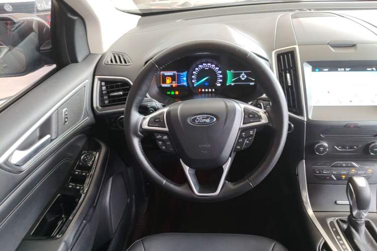 Used Ford Edge 2016 EcoBoost 245 Four-Wheel Drive Titanium Edition 7-Seater Steering Wheel
