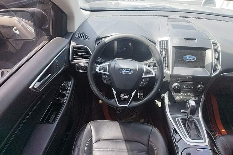 Used Ford Edge 2016 EcoBoost 245 Two-Wheel-Drive Titanium 7-Seater Steering Wheel