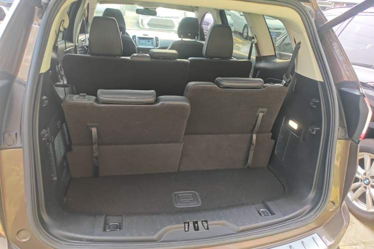 Used Ford Edge 2016 EcoBoost 245 Two-Wheel-Drive Titanium 7-Seater Trunk