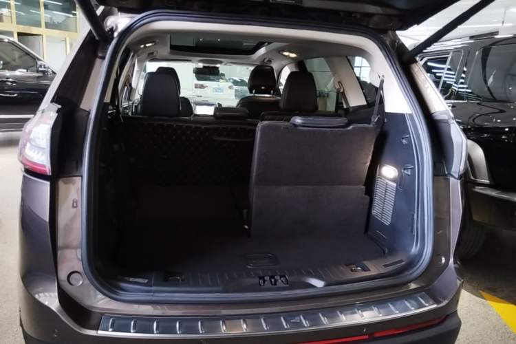 Used Ford Edge 2016 EcoBoost 245 Four-Wheel Drive Titanium 7-Seater Trunk