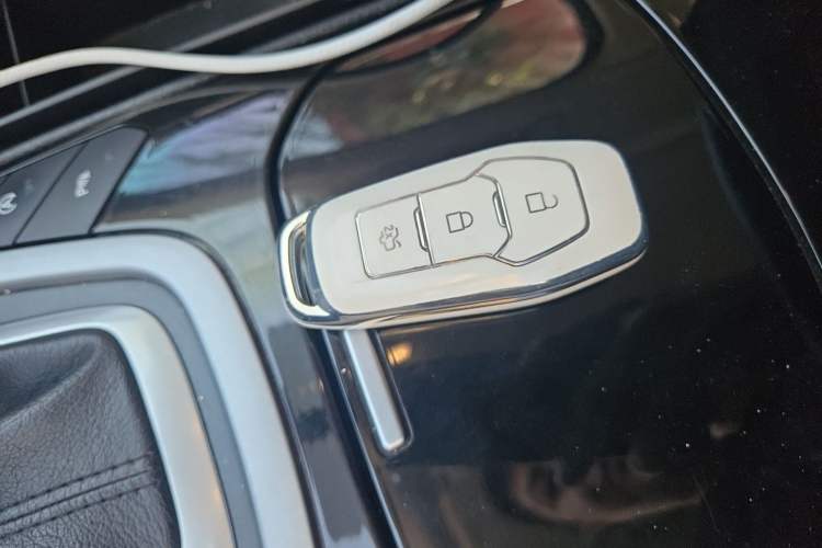 Used Ford Edge 2016 EcoBoost 245 Four-Wheel Drive Titanium Edition 7-Seater Vehicle Key
