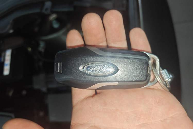 Used Ford Edge 2016 EcoBoost 245 Two-Wheel-Drive Titanium 7-Seater Vehicle Key