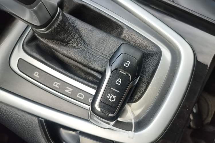 Used Ford Edge 2016 EcoBoost 245 Two-Wheel-Drive Titanium 7-Seater Vehicle Key