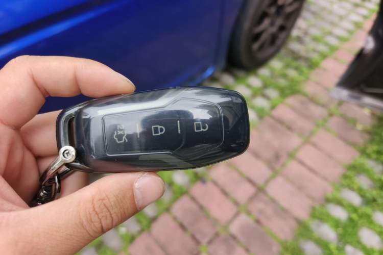 Used Ford Edge 2016 EcoBoost 245 Two-Wheel-Drive Titanium 7-Seater Vehicle Key
