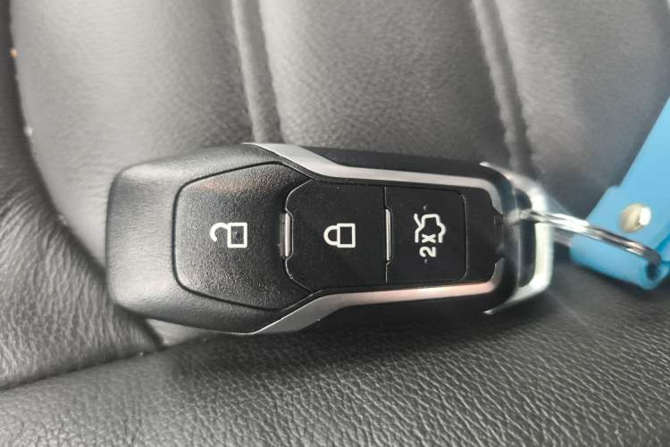 Used Ford Edge 2016 EcoBoost 245 Two-Wheel-Drive Titanium 7-Seater Vehicle Key
