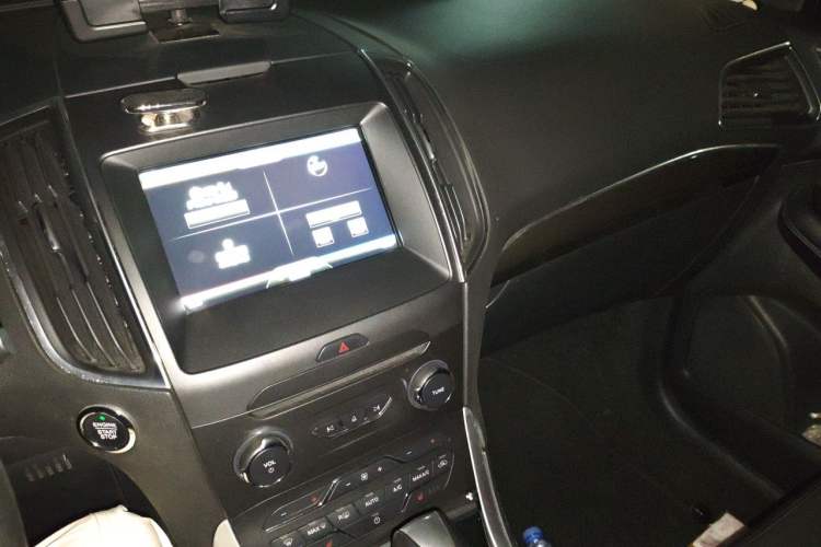 Used Ford Edge 2016 EcoBoost 245 Four-Wheel Drive Titanium Edition 7-Seater Audio And AC Panel
