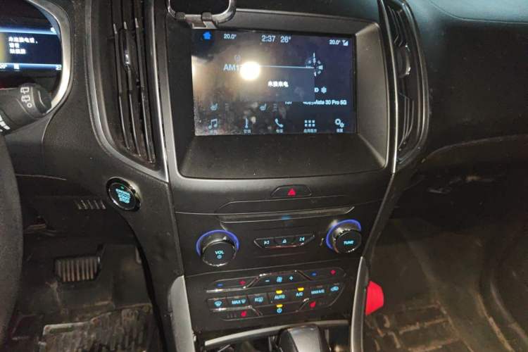 Used Ford Edge 2016 EcoBoost 245 Two-Wheel-Drive Titanium 7-Seater Audio And AC Panel