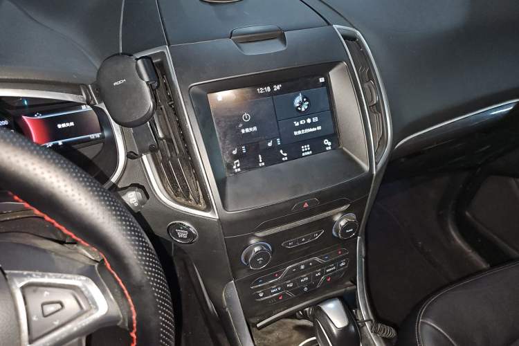 Used Ford Edge 2016 EcoBoost 245 Two-Wheel-Drive Titanium 7-Seater Audio And AC Panel