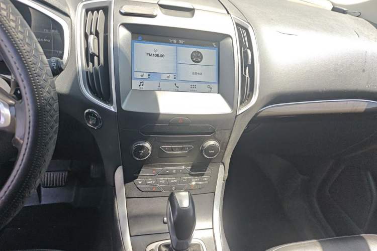 Used Ford Edge 2016 EcoBoost 245 Two-Wheel-Drive Titanium 7-Seater Audio And AC Panel