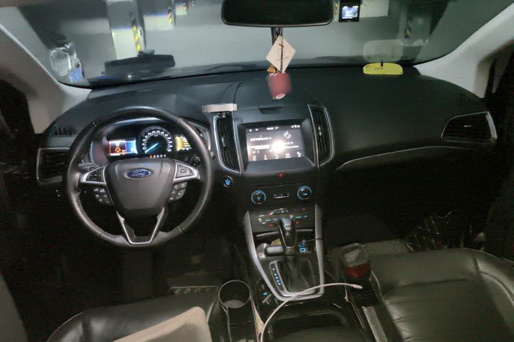 Used Ford Edge 2016 EcoBoost 245 Two-Wheel-Drive Titanium 7-Seater Center Console