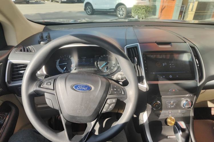 Used Ford Edge 2016 EcoBoost 245 Two-Wheel-Drive Titanium 5-Seater Center Console