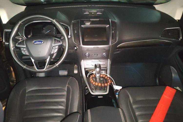 Used Ford Edge 2016 EcoBoost 245 Four-Wheel Drive Titanium Edition 7-Seater Center Console