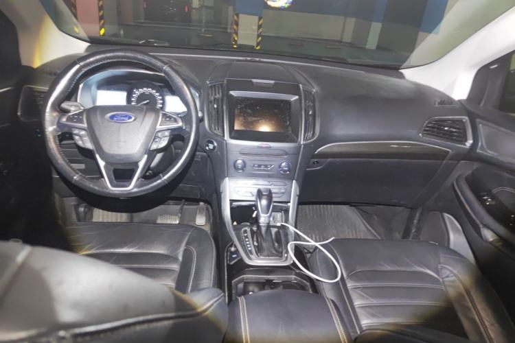 Used Ford Edge 2016 EcoBoost 245 Two-Wheel-Drive Titanium 7-Seater Center Console