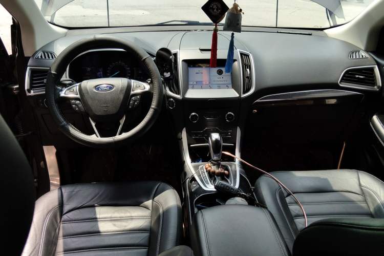 Used Ford Edge 2016 EcoBoost 245 Two-Wheel-Drive Titanium 7-Seater Center Console