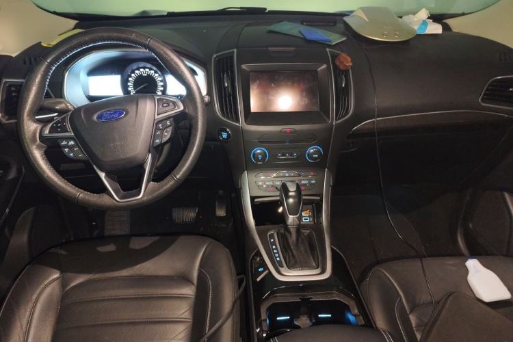 Used Ford Edge 2016 EcoBoost 245 Two-Wheel-Drive Titanium 7-Seater Center Console