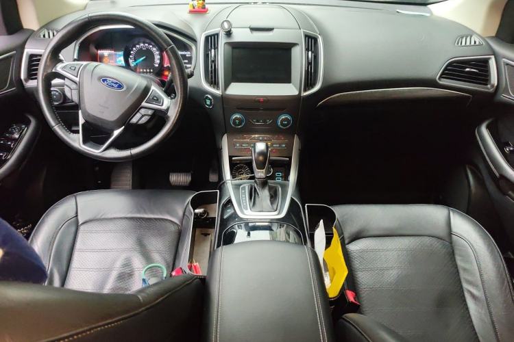 Used Ford Edge 2016 EcoBoost 245 Four-Wheel Drive Titanium Edition 7-Seater Center Console