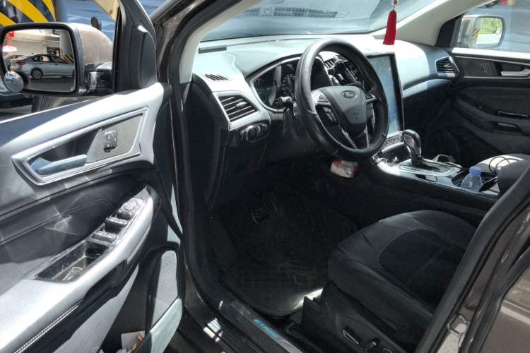 Used Ford Edge 2016 EcoBoost 245 Four-Wheel Drive Titanium 7-Seater Driver Seat
